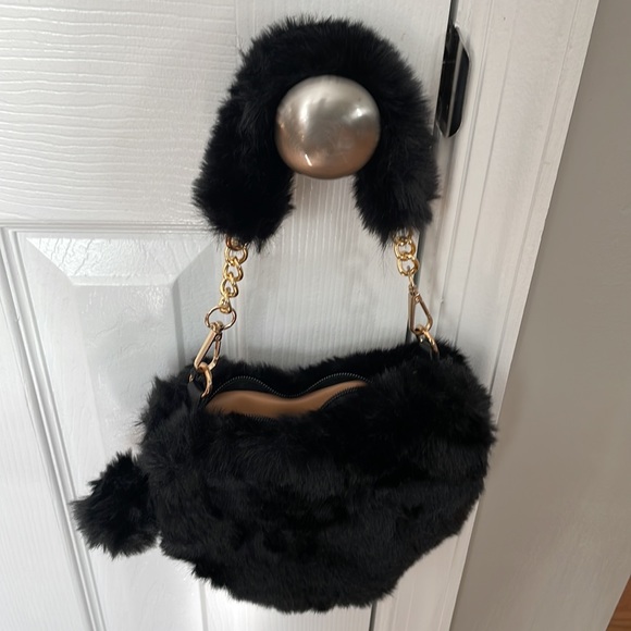 💗Fuzz 🖤 - Picture 4 of 7